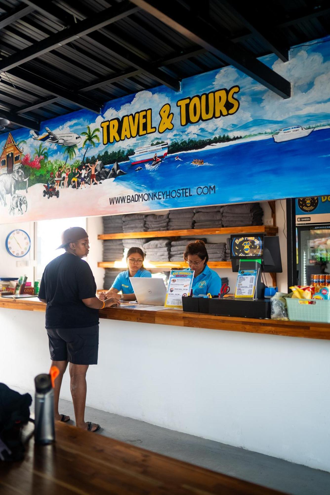 Bad Monkey Samui Hostel หาดเฉวง ภายนอก รูปภาพ