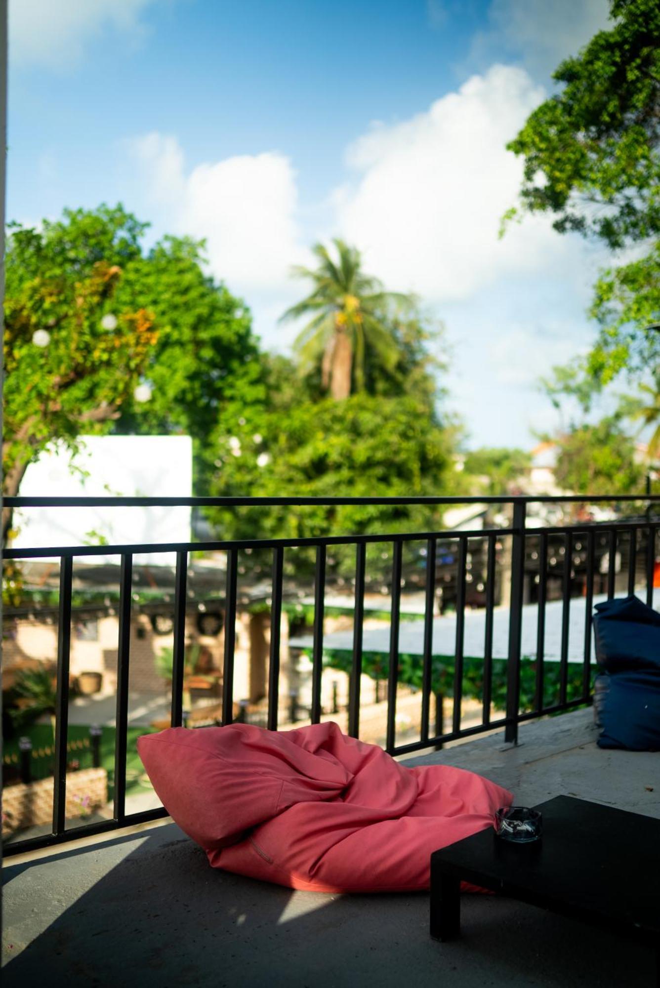 Bad Monkey Samui Hostel หาดเฉวง ภายนอก รูปภาพ