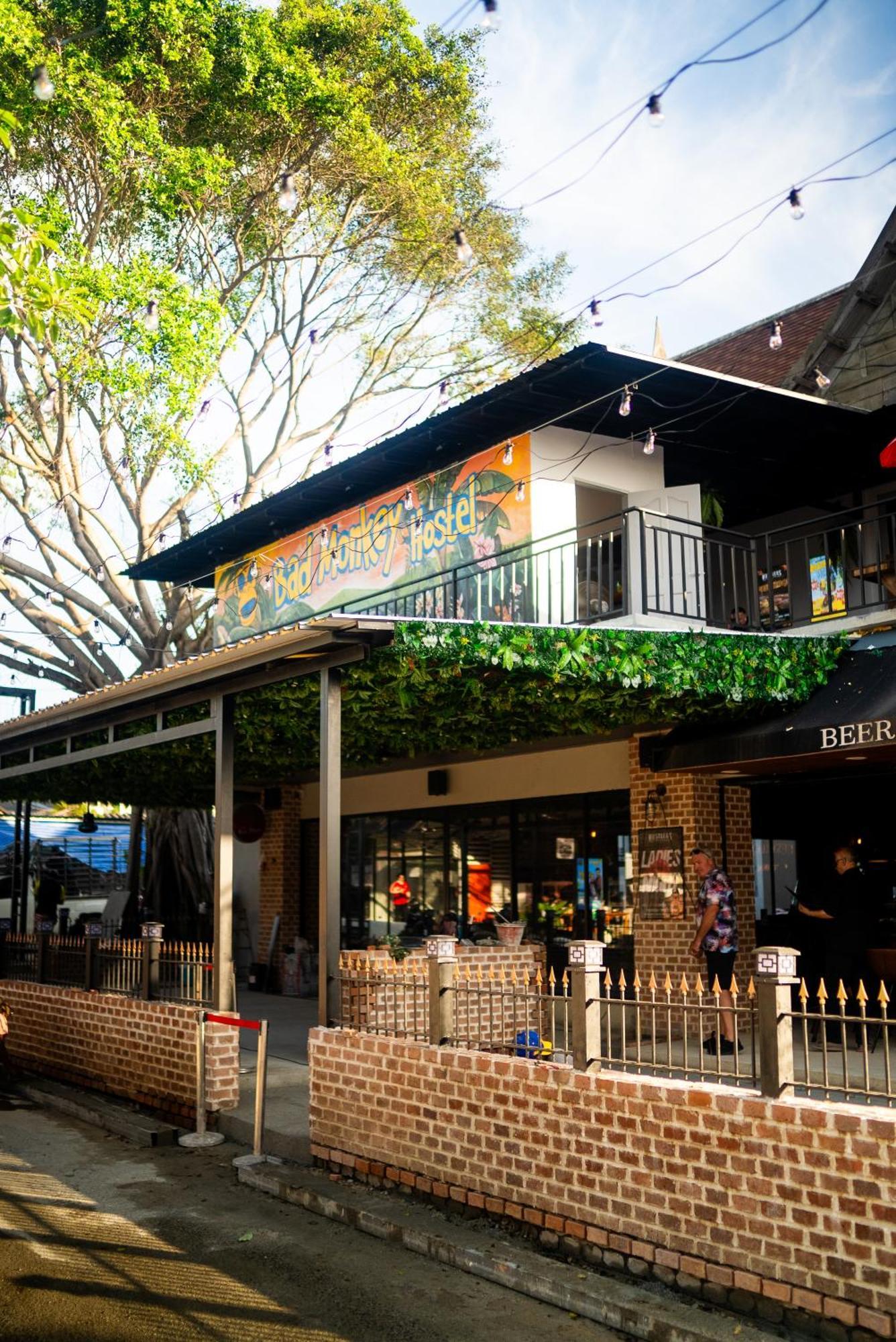 Bad Monkey Samui Hostel หาดเฉวง ภายนอก รูปภาพ